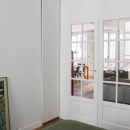 Spacious Luxury In Trendy Neighborhood * Paris