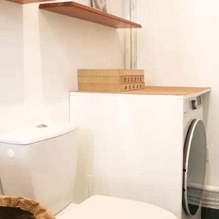 Spacious Luxury In Trendy Neighborhood Lejlighed *