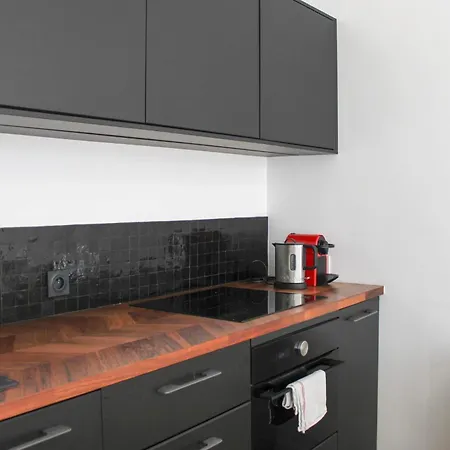 Spacious Luxury In Trendy Neighborhood Lejlighed