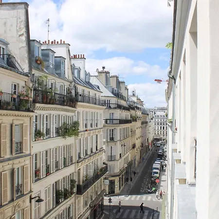 Spacious Luxury In Trendy Neighborhood Paris