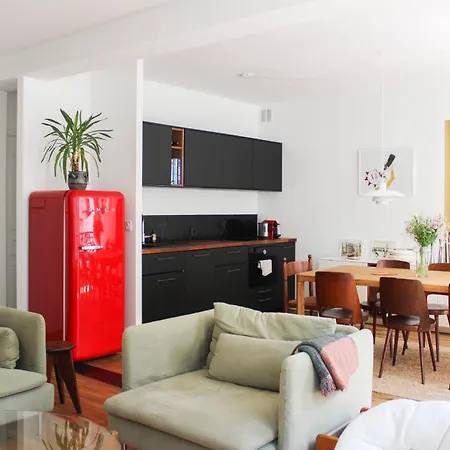 Spacious Luxury In Trendy Neighborhood Lejlighed
