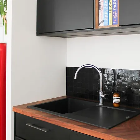 Spacious Luxury In Trendy Neighborhood