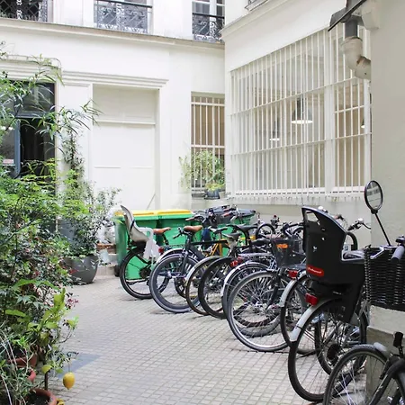 Lejlighed Spacious Luxury In Trendy Neighborhood